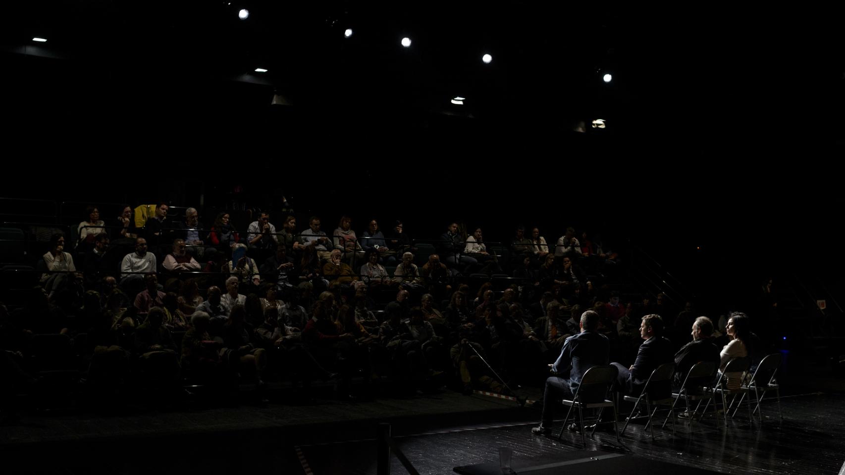 La sala del teatro, durante el coloquio.