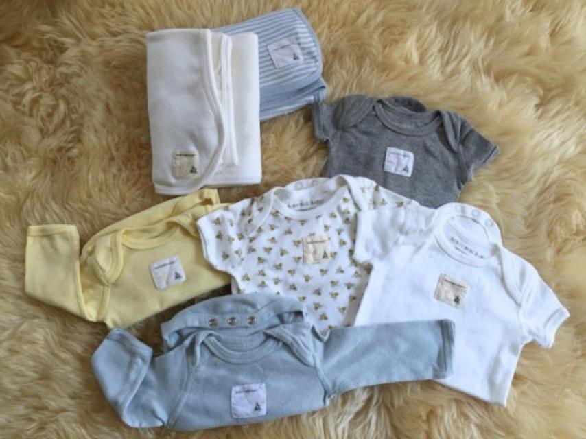 Ropa con la que Raquel vestirá en los primeros días a su bebé