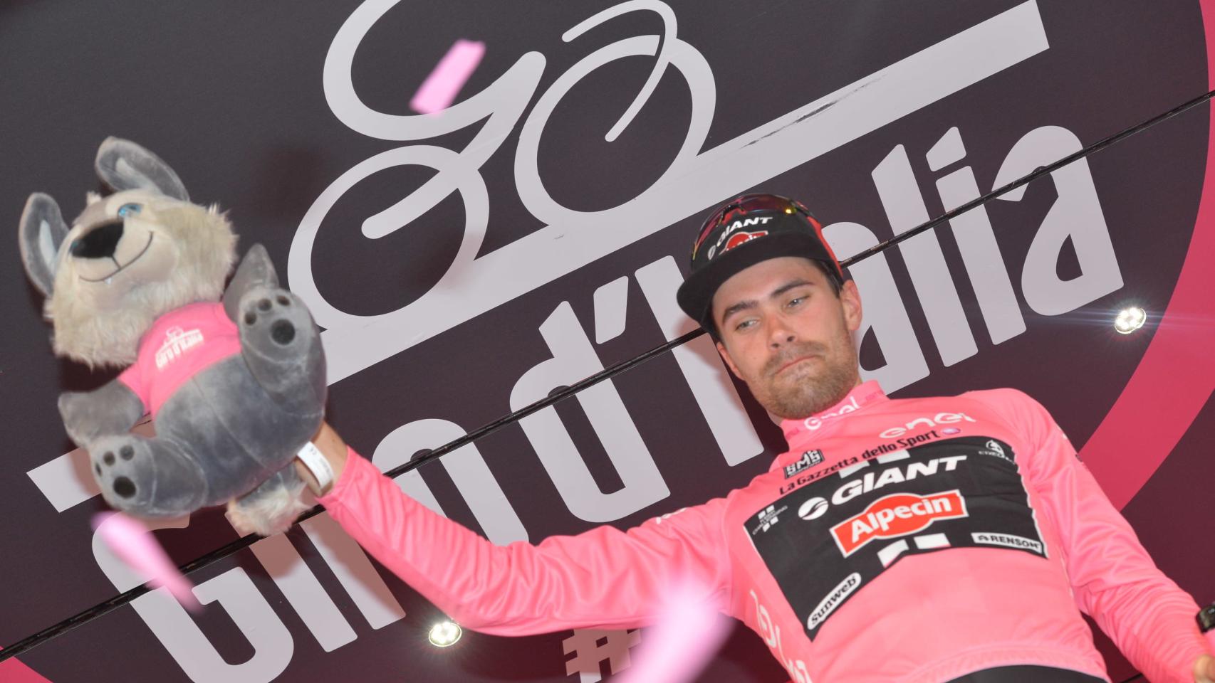Tom Dumoulin mantiene la maglia rosa una jornada más.