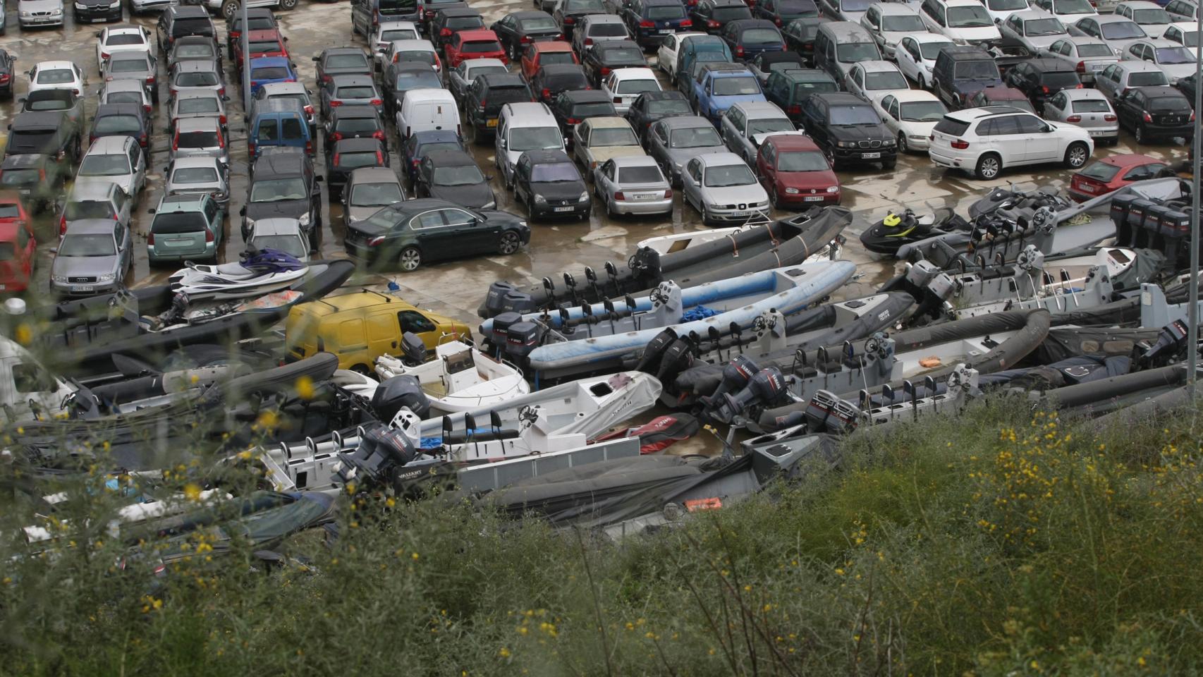 Varias lanchas en el interior del depósito judicial de San Roque.