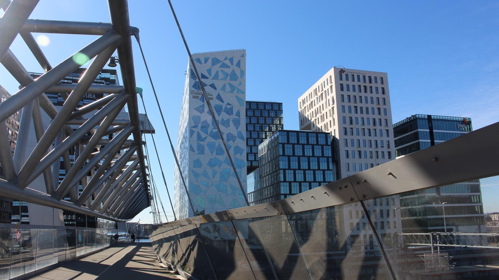 El proyecto Barcode, visto desde el moderno puente de Akrobaten.