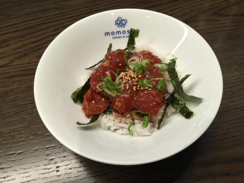 El atún marinado con soja.