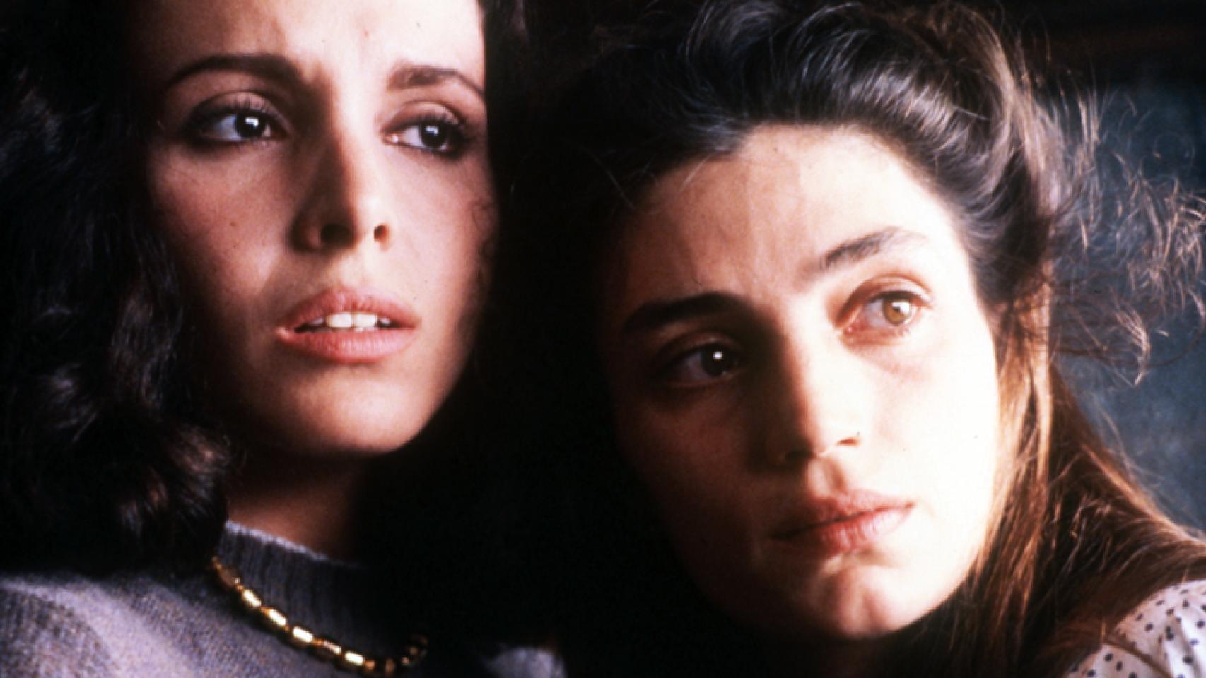 Dos jovencisimas Ana Belén y Ángela Molina en Demonios de jardín