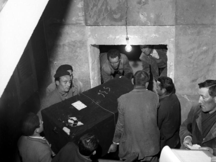 Enterramientos en la cripta del Valle de los Caídos.