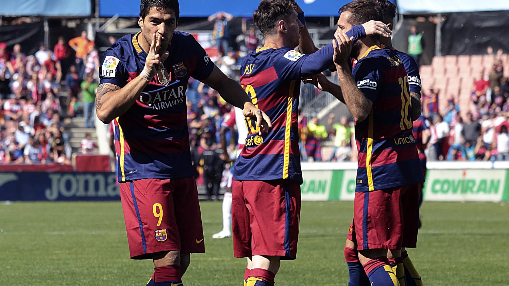 Luis Suárez celebra un gol en Granada.
