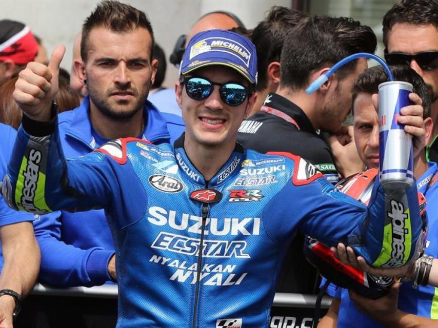 Maverick Viñales celebra su tercer puesto en el GP de Francia.