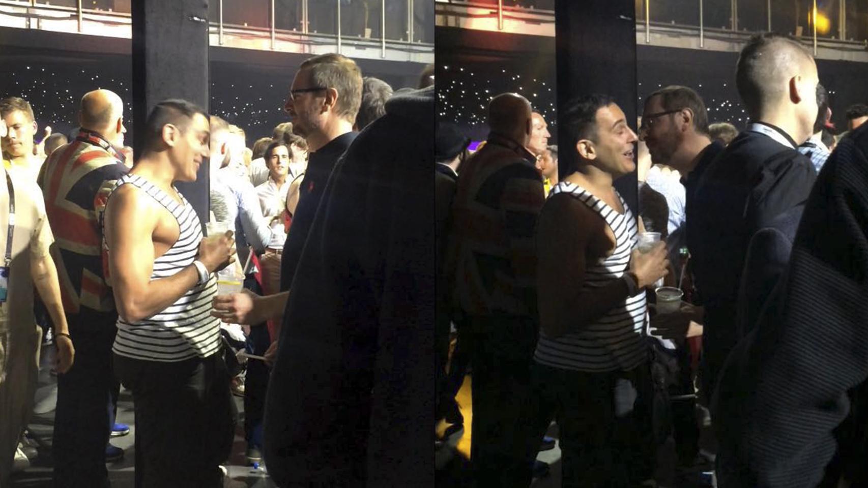 Javier Maroto charla animadamente con un eurofan en la fiesta posterior al festival