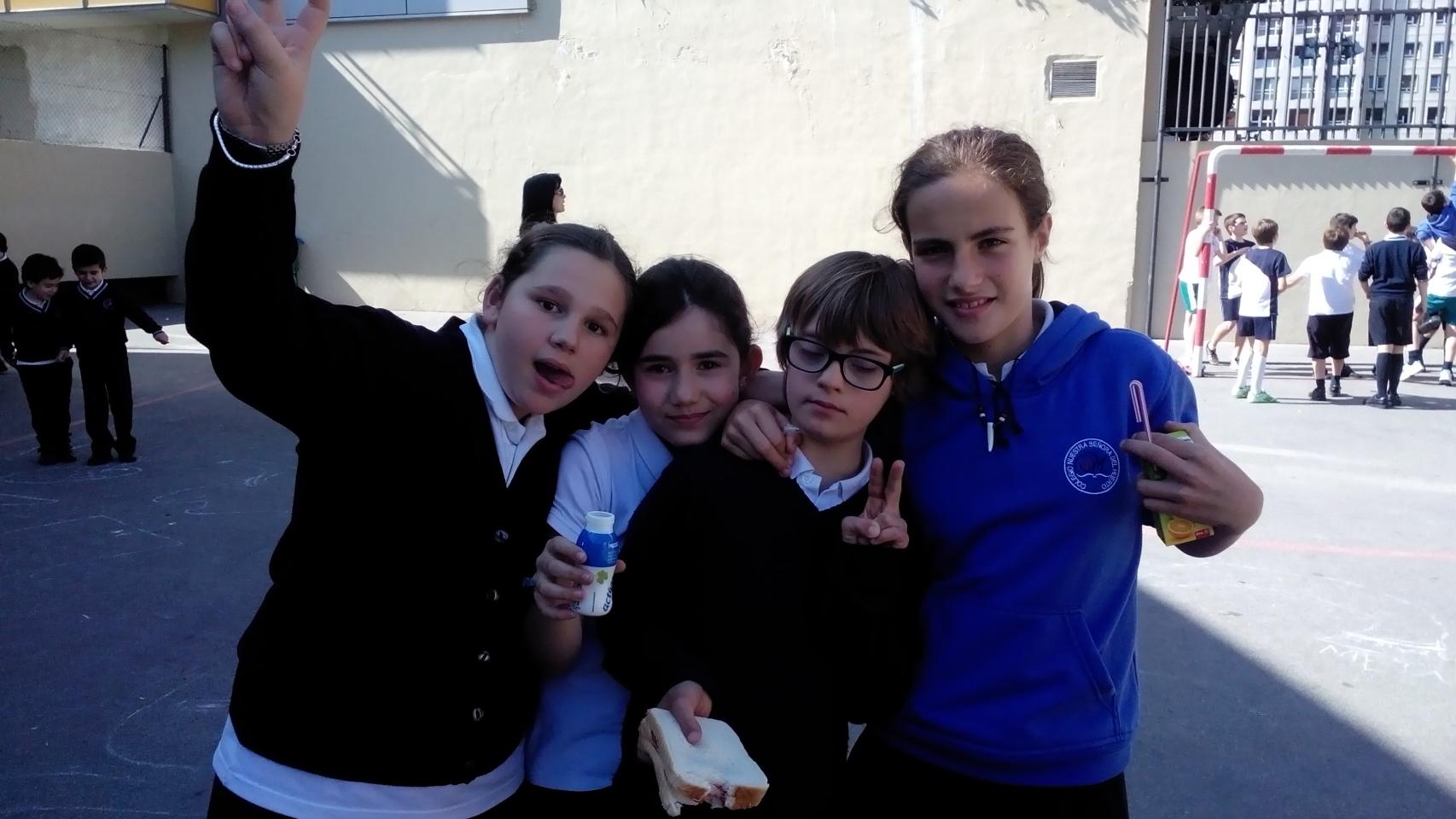 Marcos en el patio del Colegio La Huerta de Pamplona