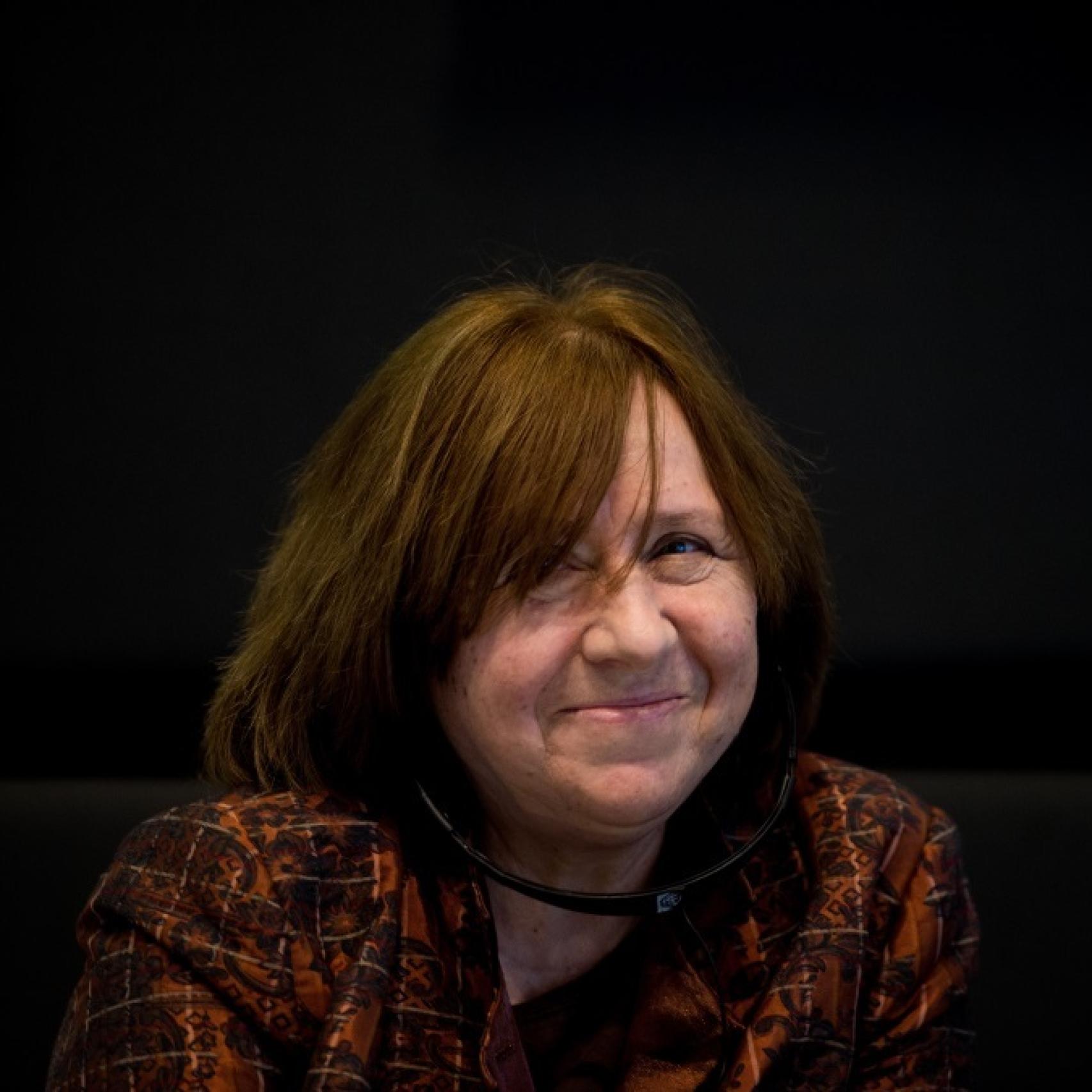 Denuncia el regreso al Estado de histeria militarista en Rusia.