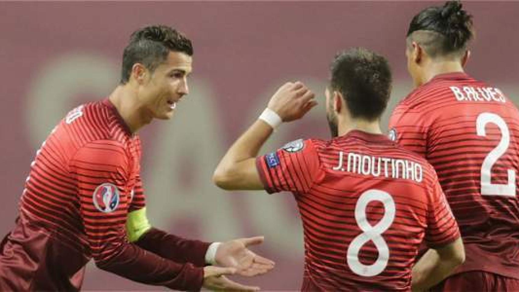 Cristiano Ronaldo con Moutinho y Bruno Alves