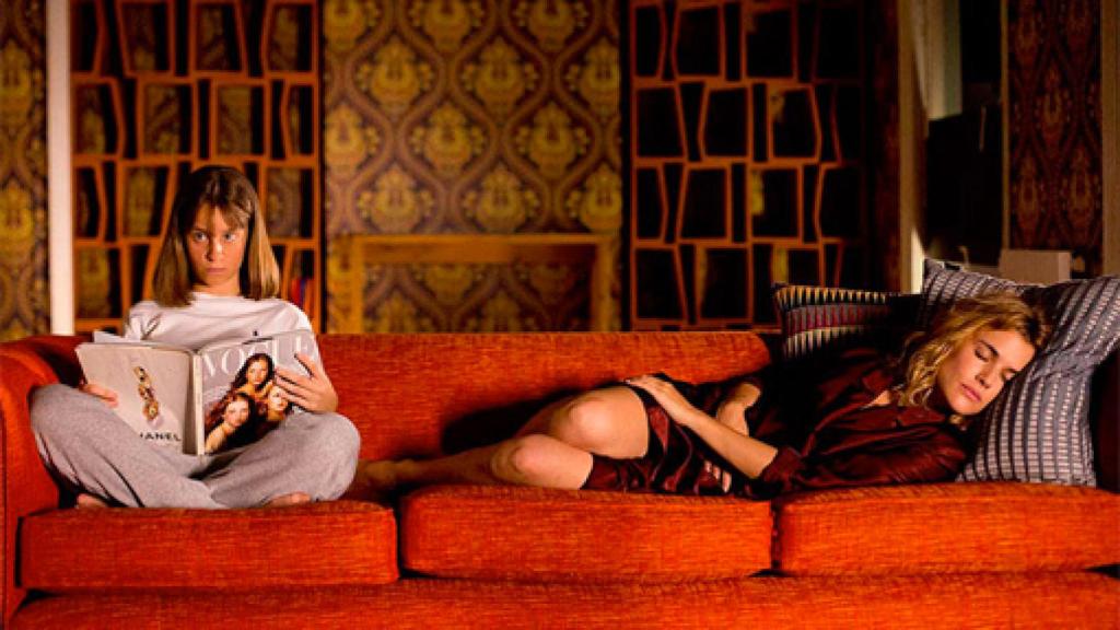 Image: Julieta, Clara y las élites financieras