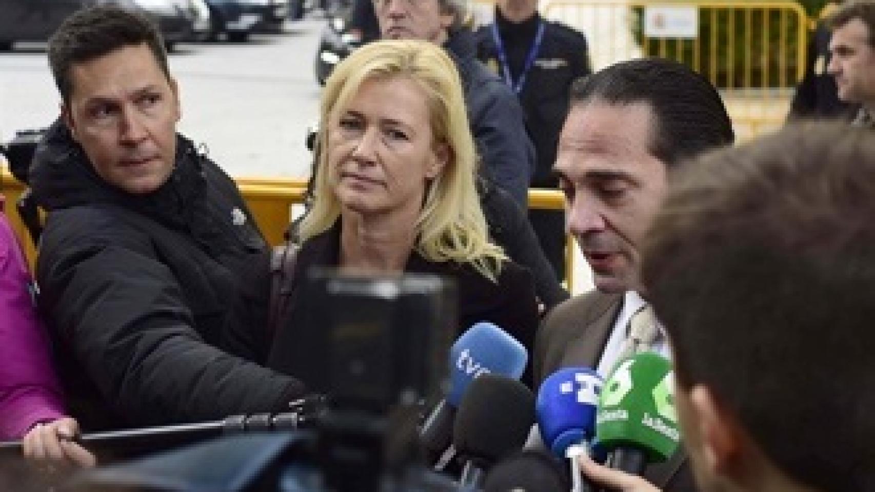 Ana Duato a las puertas del juzgado