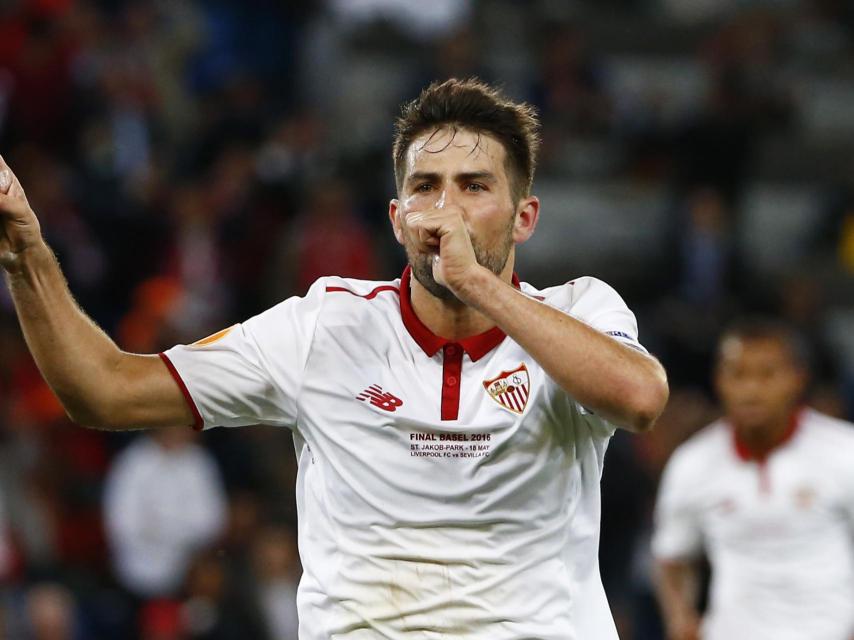 Coke celebra su gol con el Sevilla.