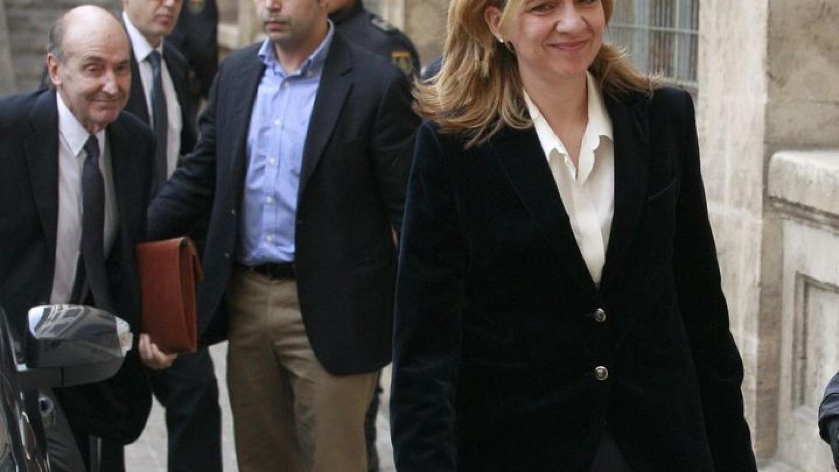 Cristina de Borbón y Miguel Roca en los juzgados de Palma