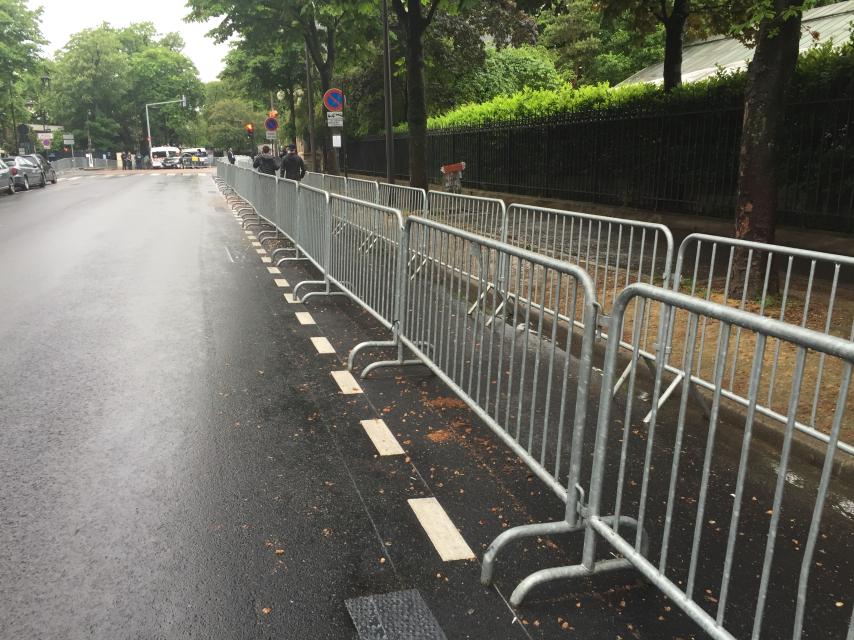 Un ejemplo del dispositivo de seguridad de Roland Garros estos días.