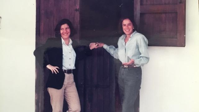 Ana Romero en una imagen con la periodista secuestrada