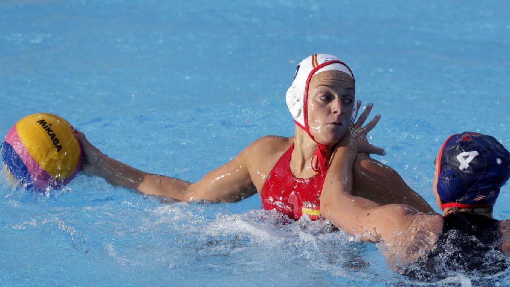Jennifer Pareja celebra un gol con España.