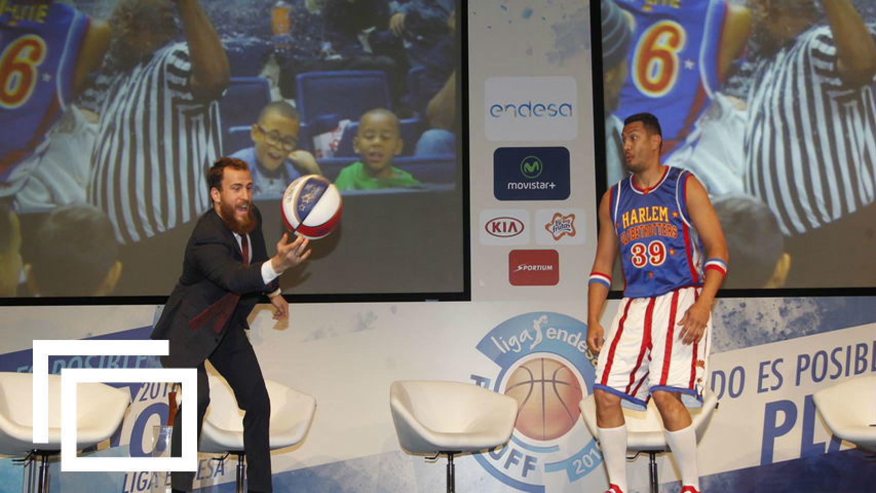 Sergio Rodríguez y El Gato durante la presentación del playoff liguero.