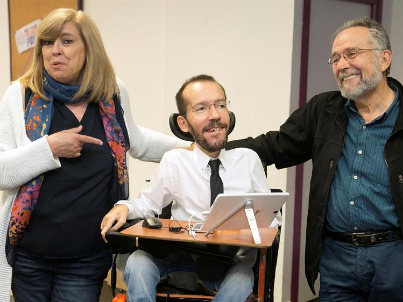 Pablo Echenique, junto al cabeza de lista al Congreso por Zaragoza, Pedro Arrojo y Rosa María Artal.