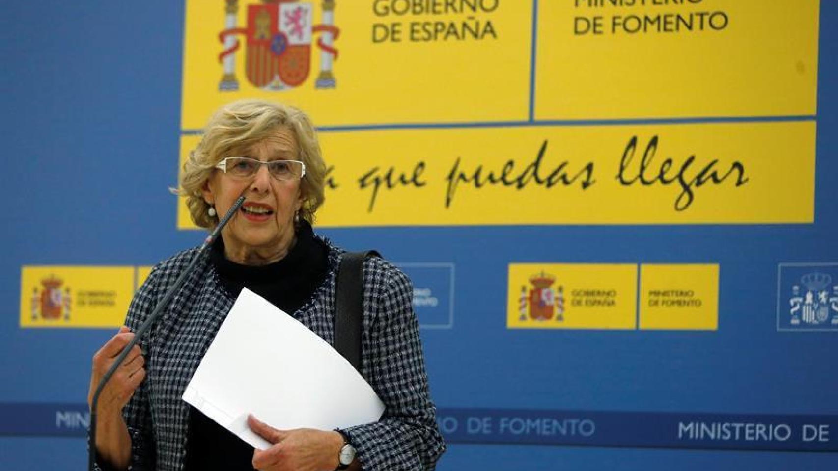 Manuela Carmena, durante una rueda de prensa en el Ministerio de Fomento.