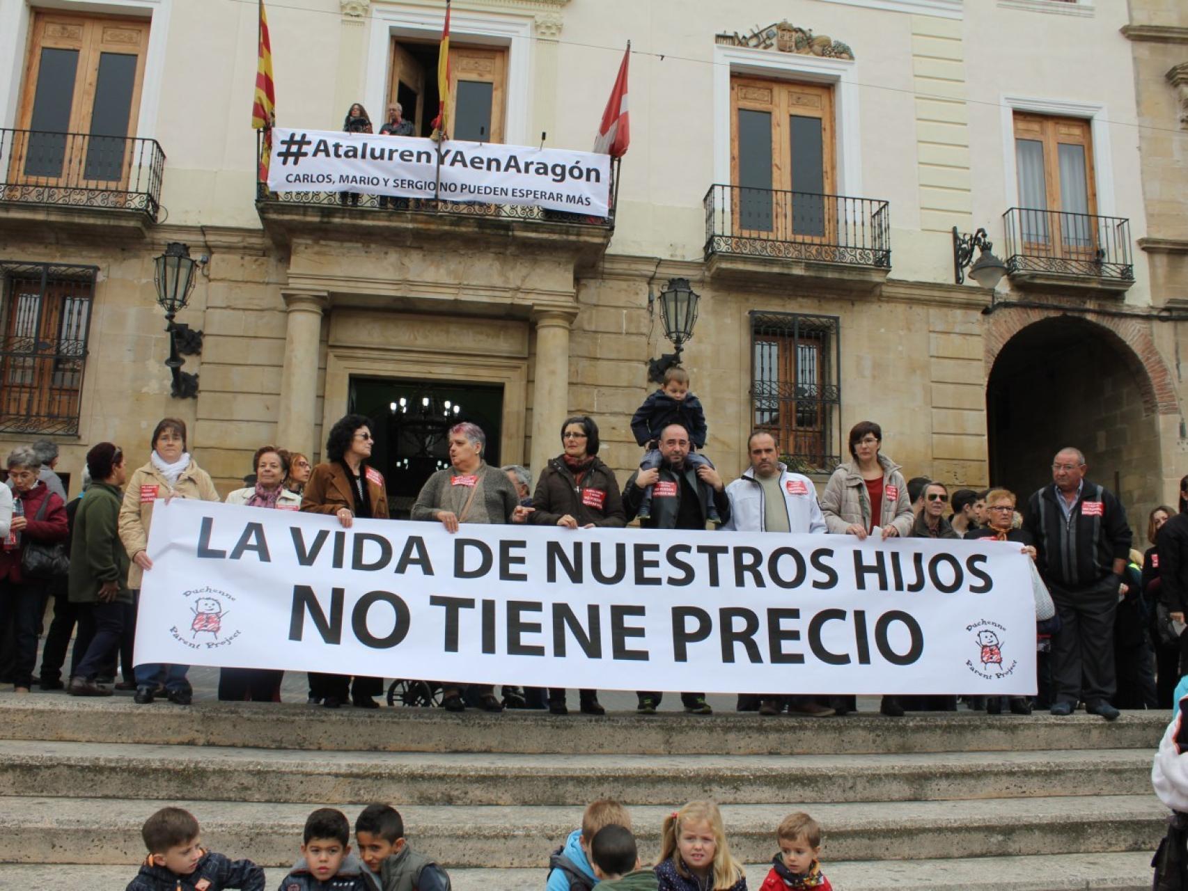 Uno de los actos de apoyo a los tres niños.