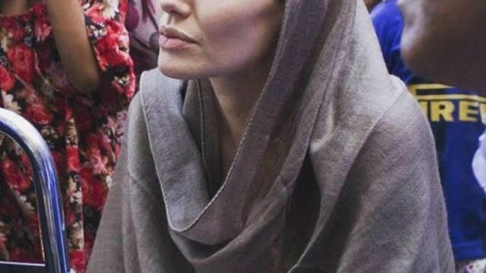 Angelina Jolie en una de sus visitas a un campo de refugiados