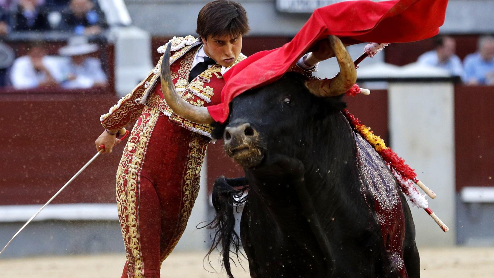 Pase de pecho de Roca Rey