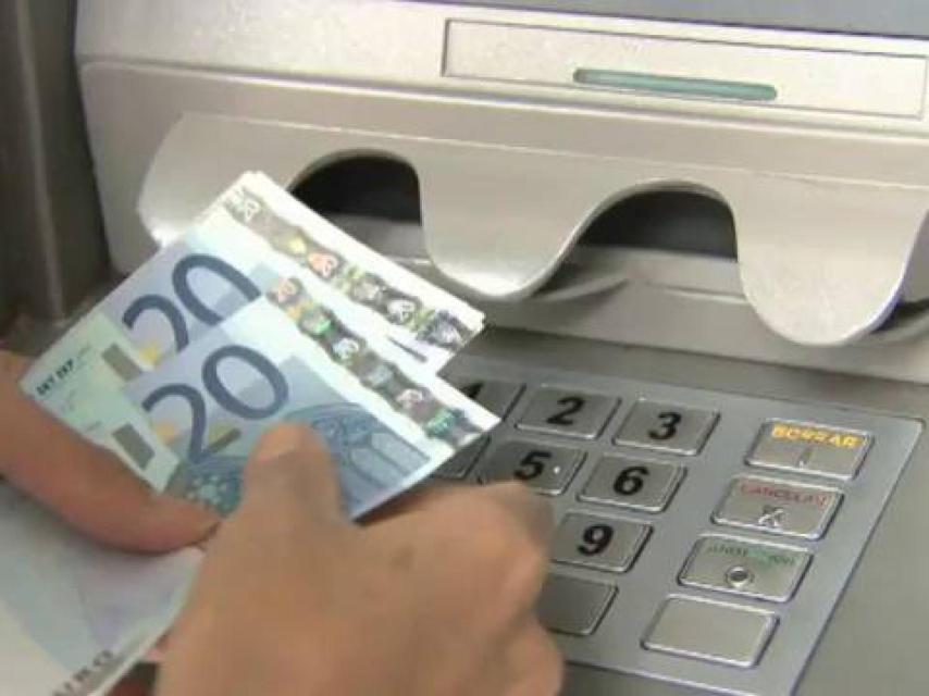 El banco hizo la trasferencia sin comprobar la firma.