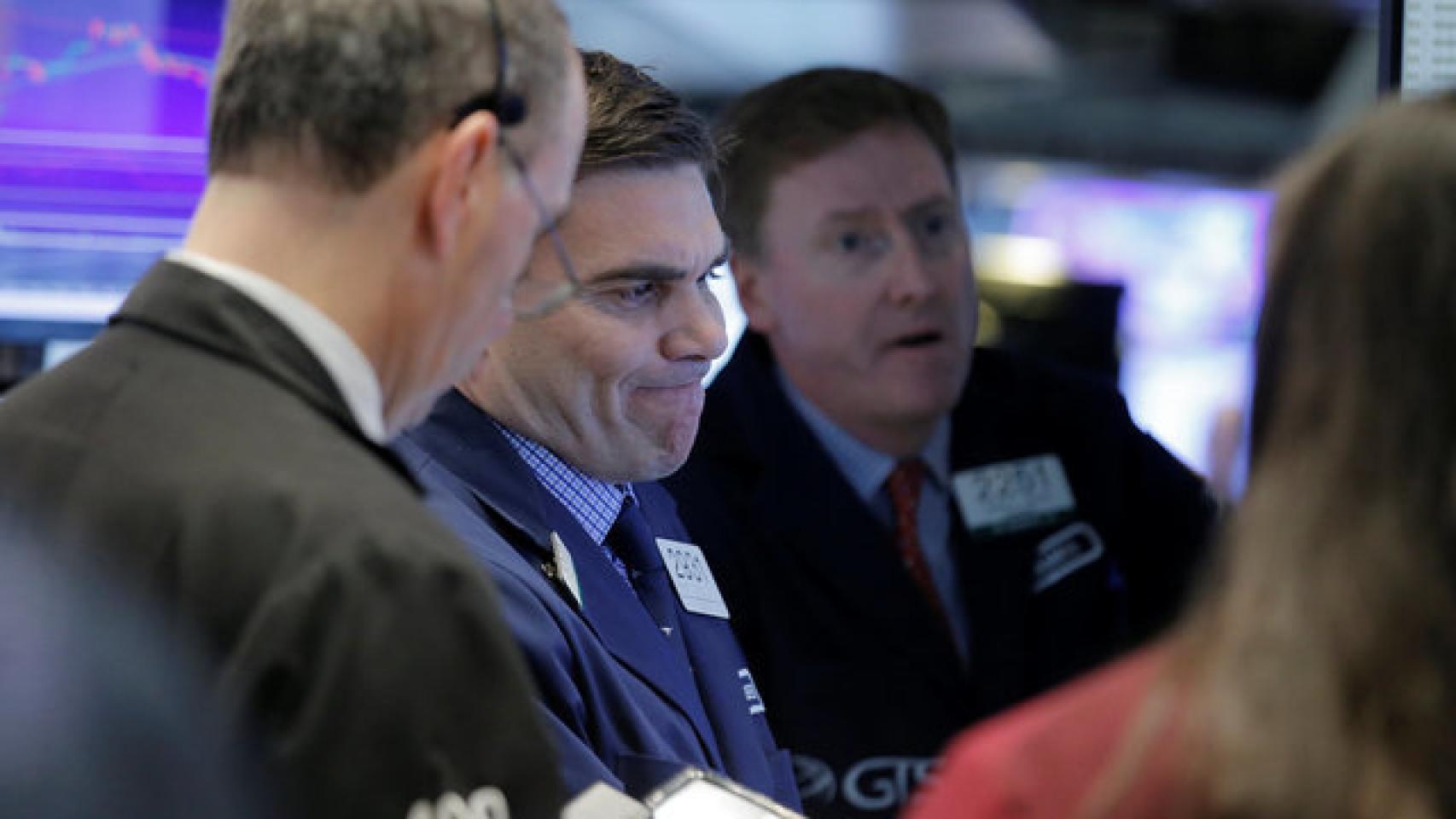 Corredores de bolsa en el parqué NYSE de Nueva York.