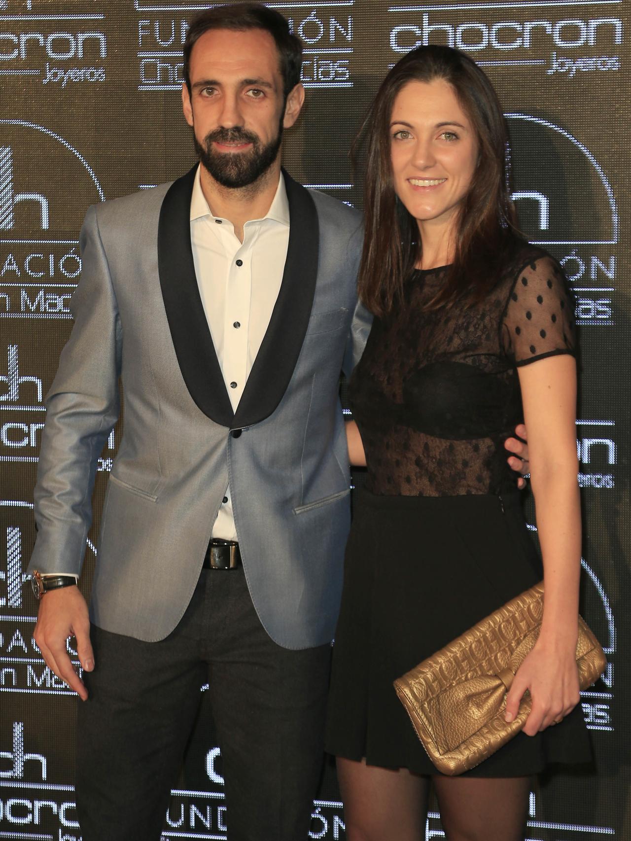 El futbolista Juanfran Torres con Verónica Sierras