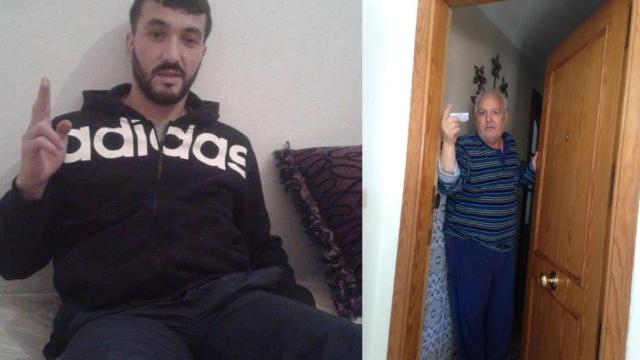 A la izquierda, Himad Mohamed, alias Mape. A la derecha, su padre en la puerta de su casa