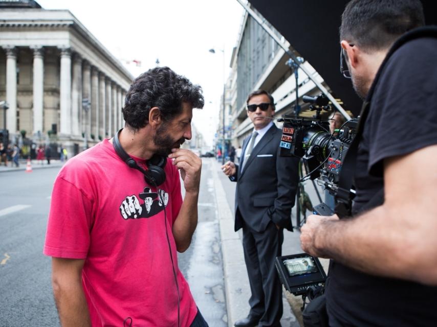 Alberto Rodríguez da órdenes a Eduard Fernández.