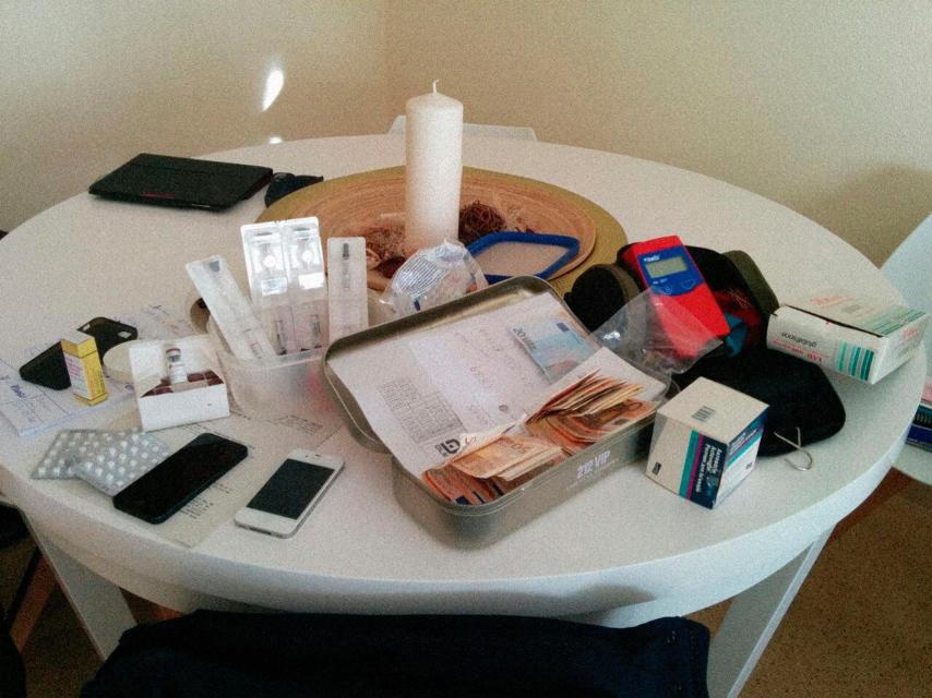 Material y dinero incautados en casa de Rubén Castro.