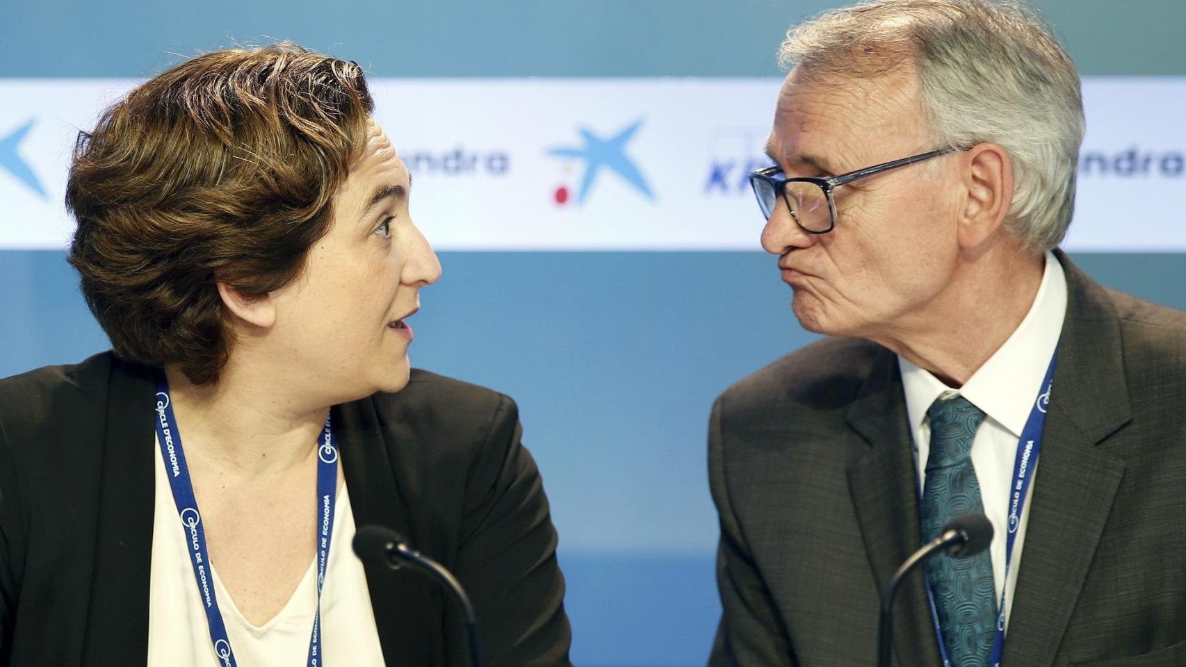 Colau junto al presidente del Círculo de Economía, Costas.