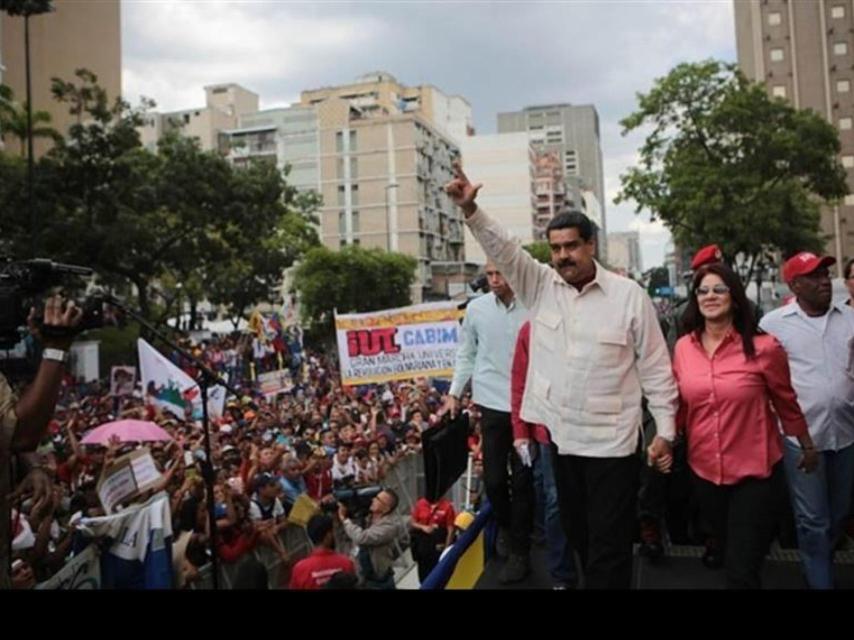 Maduro invita a Rajoy a debatir en Venezuela la situación de España