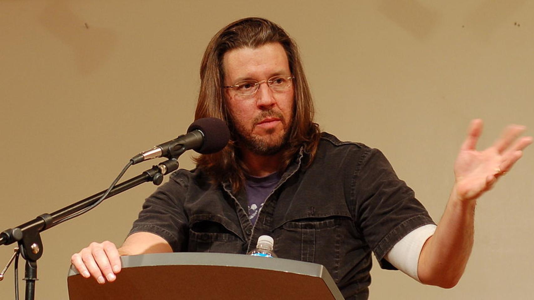 David Foster Wallace en una conferencia sobre literatura.