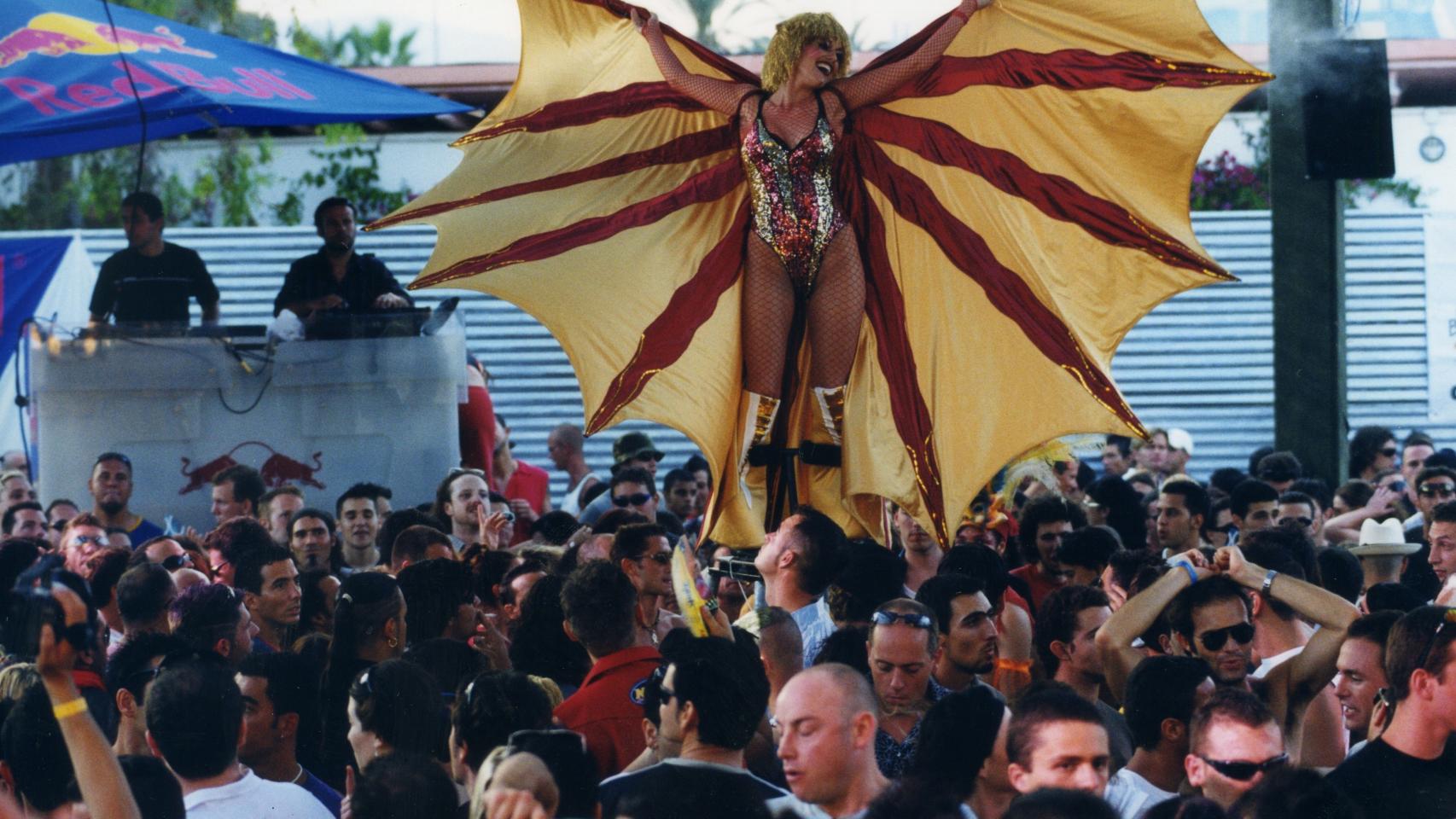 La oferta de fiesta durante las primeras horas del día atrajo a todos los turistas de la isla