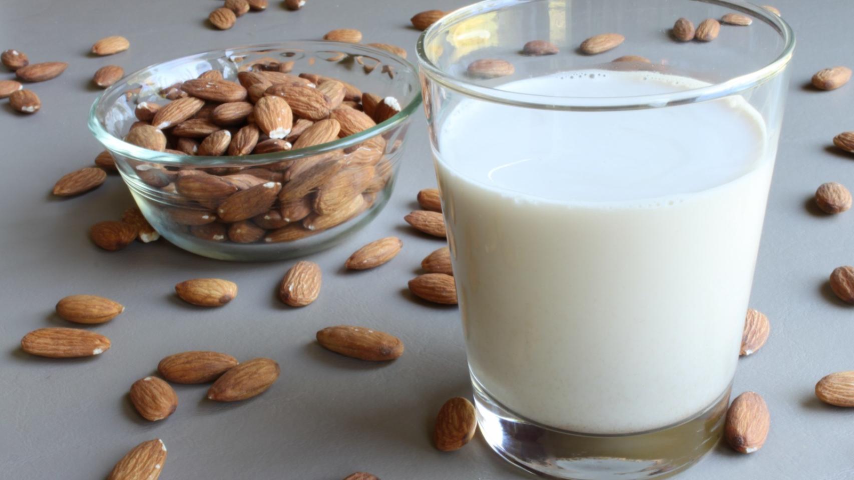 Leche de almendras.