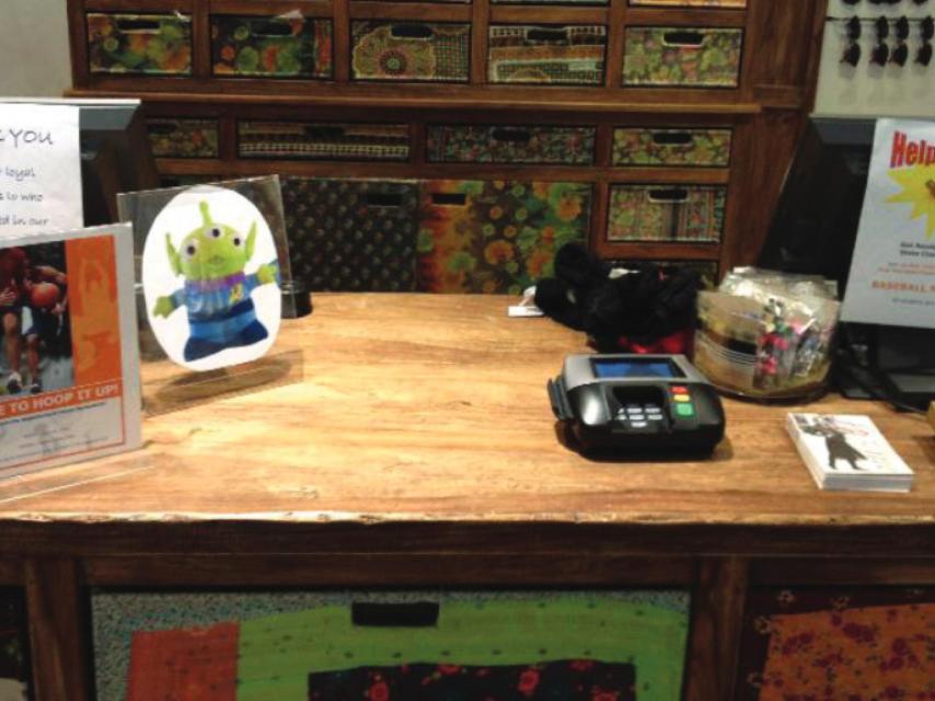 Colocar algo inusual, como la foto de un alien, puede ayudar a recordar.