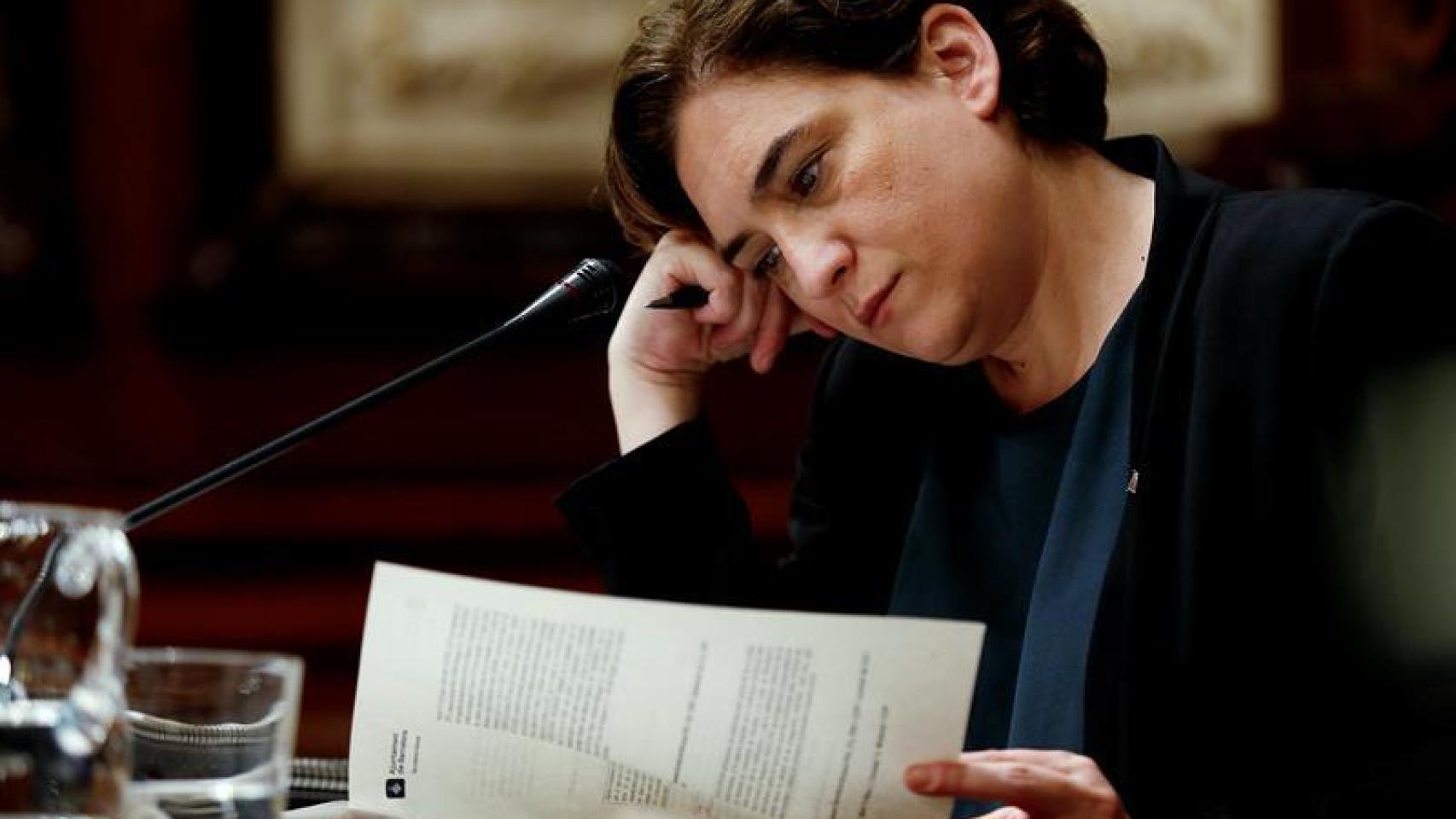 La alcaldesa de Barcelona, durante un pleno municipal