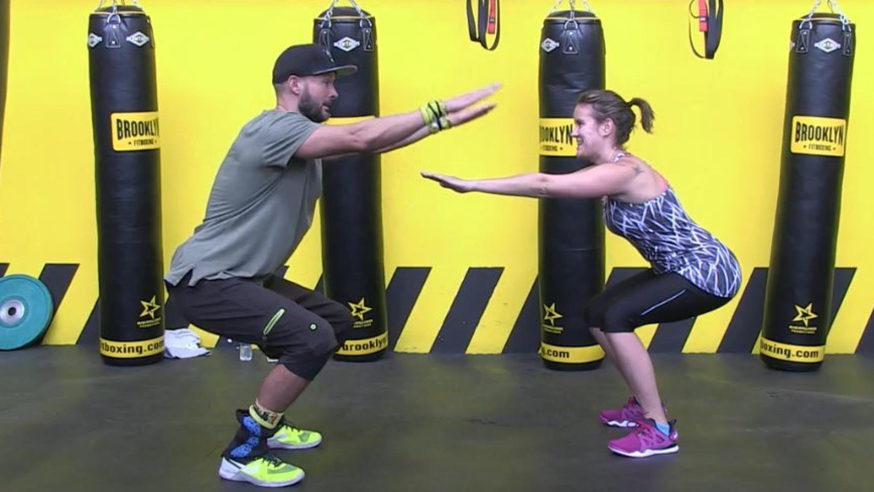 Las rodillas sufren con el reto de Kayla.