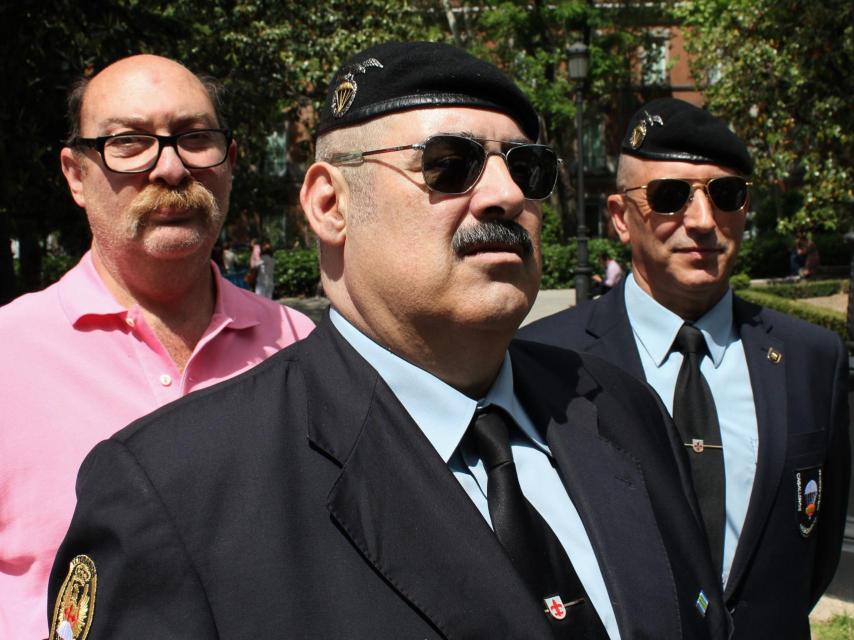 Ángel, José María y Domingo, de la Agrupación Caballeros Legionarios Paracaidistas.