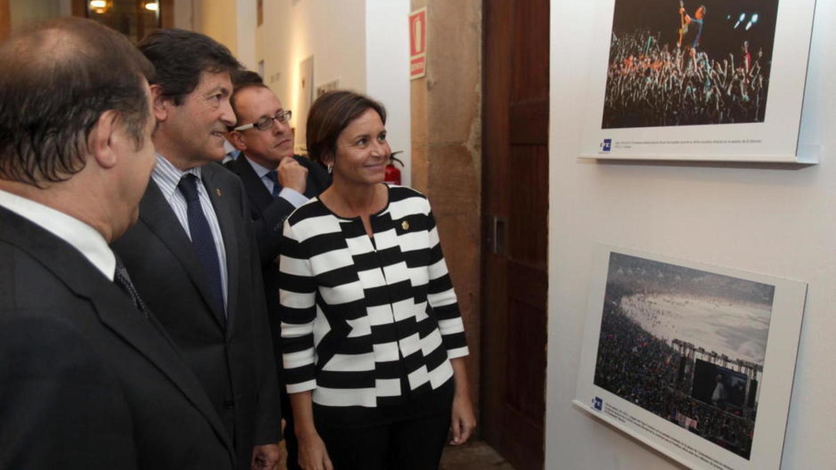 icarmen-moriyon-junto-al-presidente-asturiano-javier-fernandez-en-un-acto-publico-efe