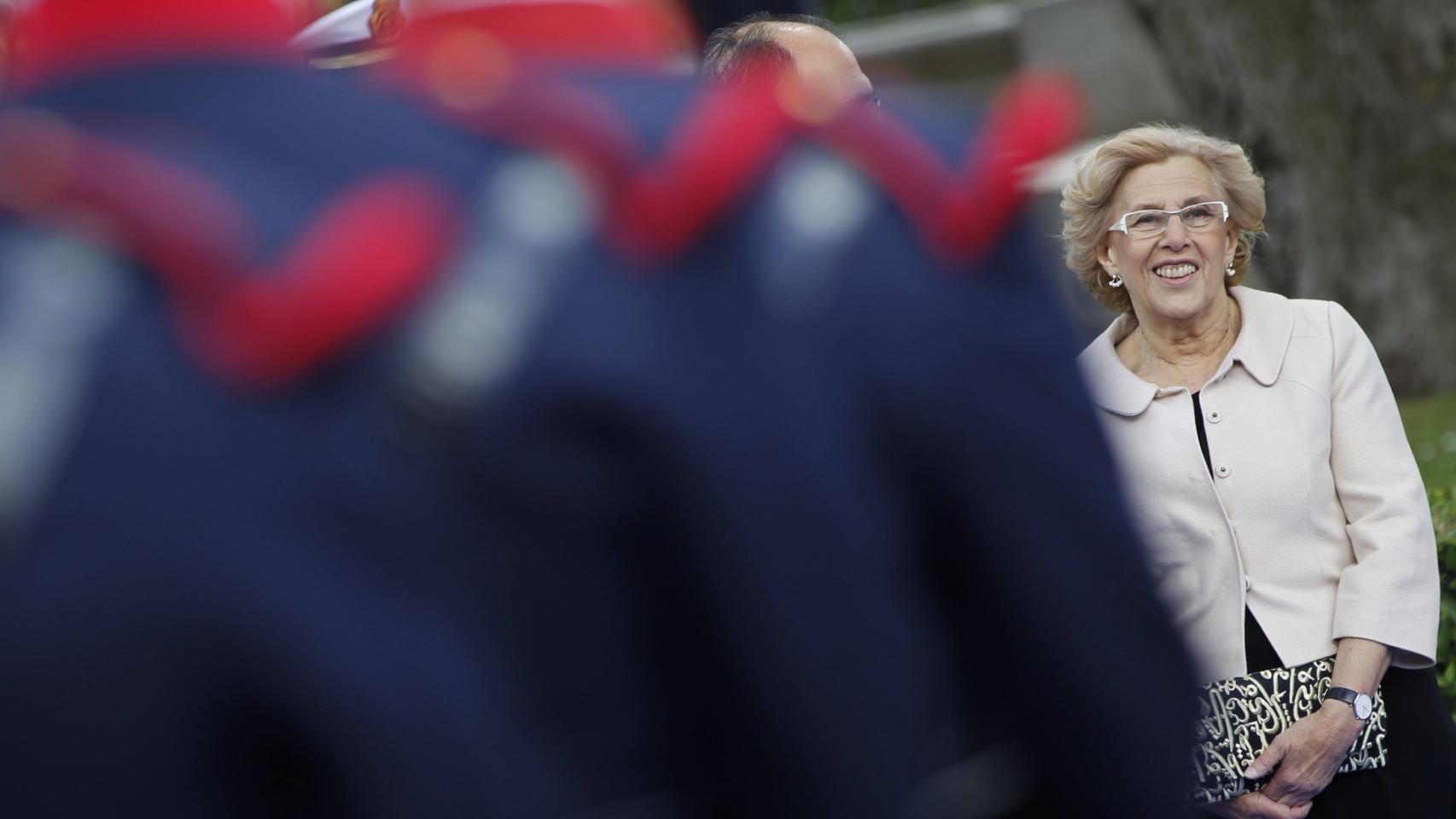 Manuela Carmena, alcaldesa de Madrid, en el desfile de las Fuerzas Armadas.