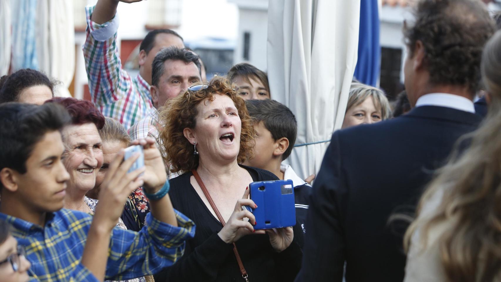 Los illorenses han inmortalizado el momento con sus dispositivos móviles