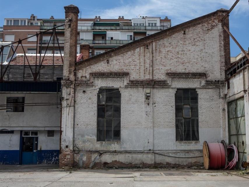 Una vista de la estructura de dientes sierra de las cocheras de Cuatro Caminos.