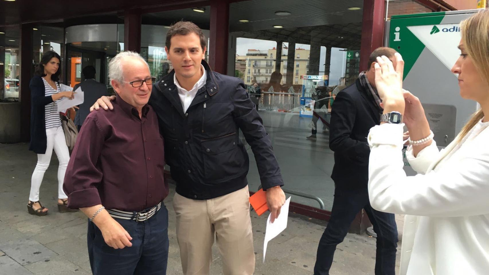 Albert Rivera a las 08:00 de la mañana antes de coger el AVE rumbo a Valencia