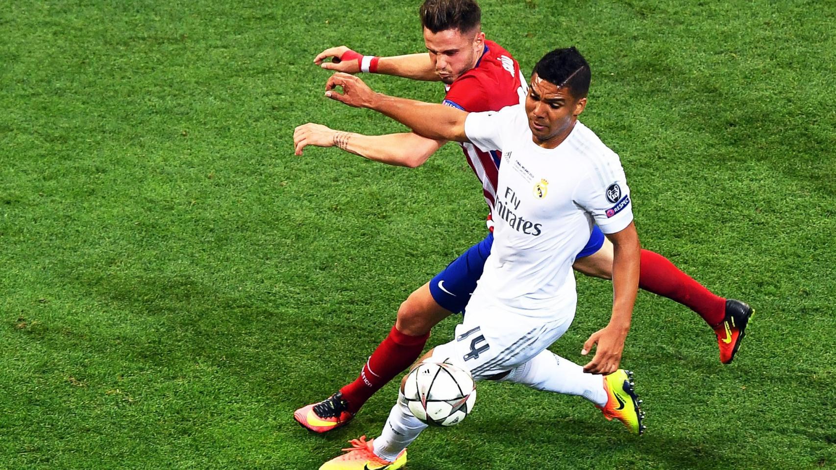 CASEMIRO (8): es la figura decisiva en el éxito madridista de la temporada. Su irrupción en el equipo y ser un fijo para Zidane ha disparado su crecimiento. Volvió a ser el ancla de Zidane, clave en el robo de balones, en las coberturas a los laterales, luchando por cada posesión y realizando buenas conducciones. Acarició el gol pero con todo a favor se encontró con Oblak. Su recital físico no le impidió acabar como uno de los jugadores más enteros.