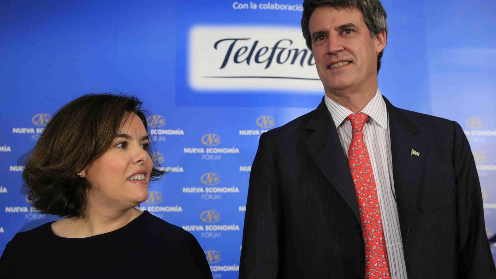 Soraya Sáenz de Santamaría y Alfonso Prat-Gay, en el Foro Nueva Economía