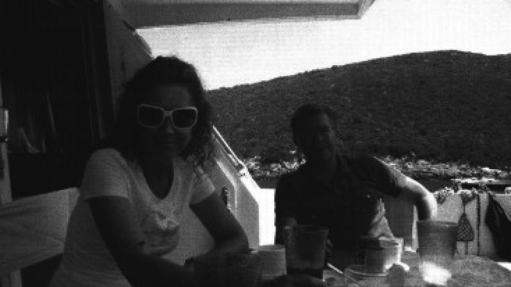 Francisco Granados, junto a su mujer en la cubierta del barco.